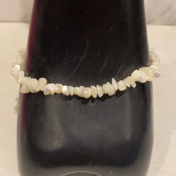 Jewelry - Elegant mother of pearl Beaded bracelet